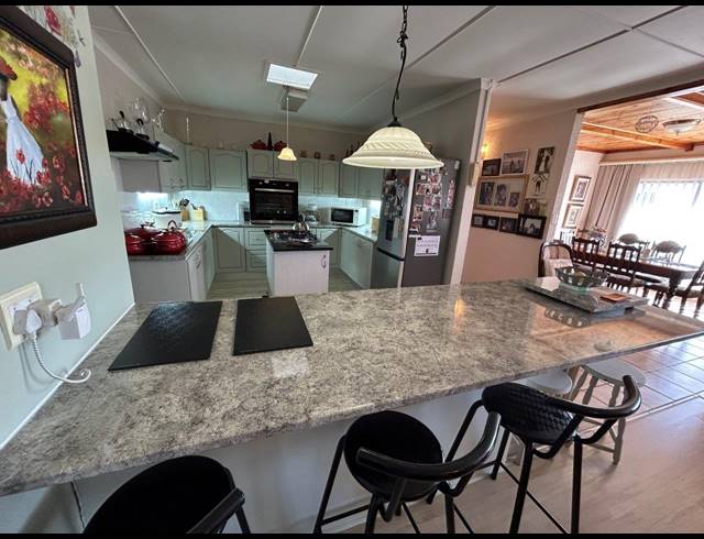 5 BEDROOM HOUSE FOR SALE IN WAVECREST